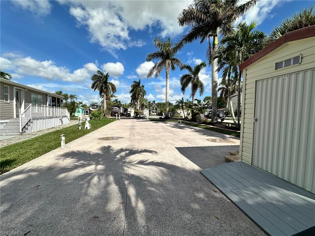 1275 Silver Lakes Blvd, Naples, FL 34114-10