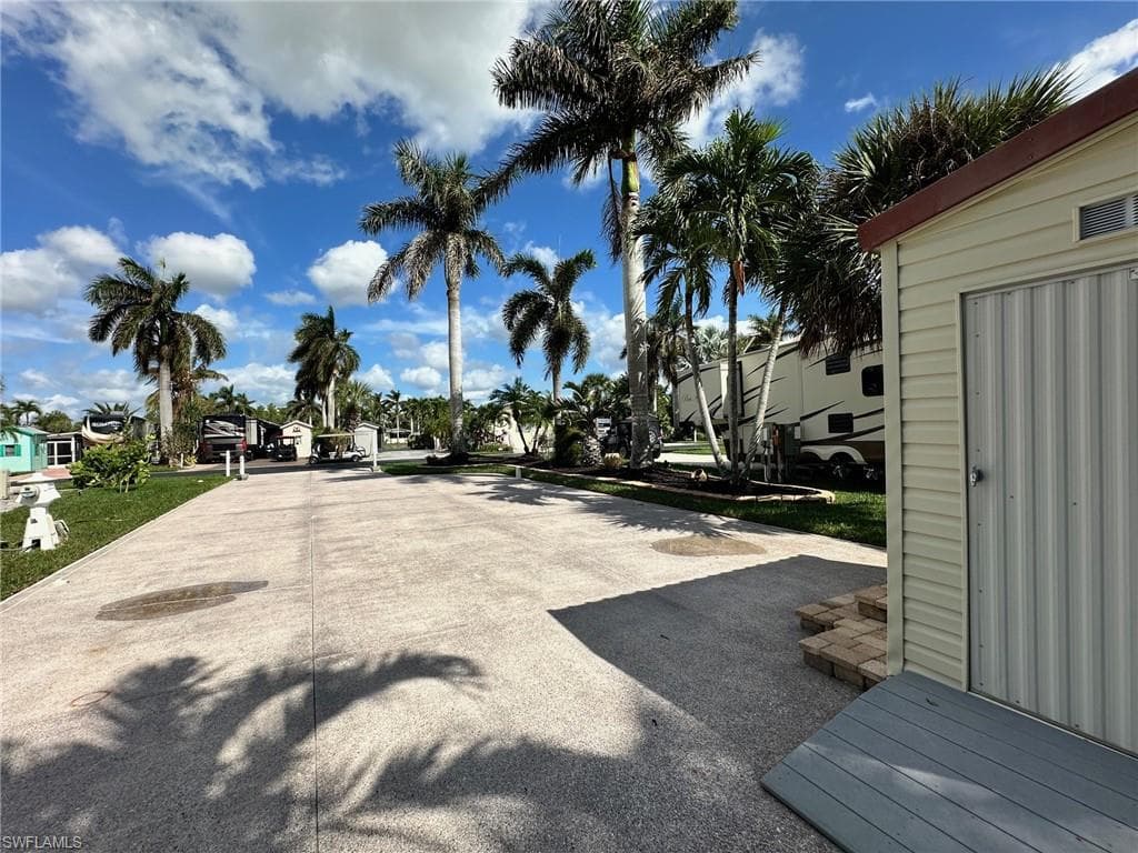 1275 Silver Lakes Blvd, Naples, FL 34114-11