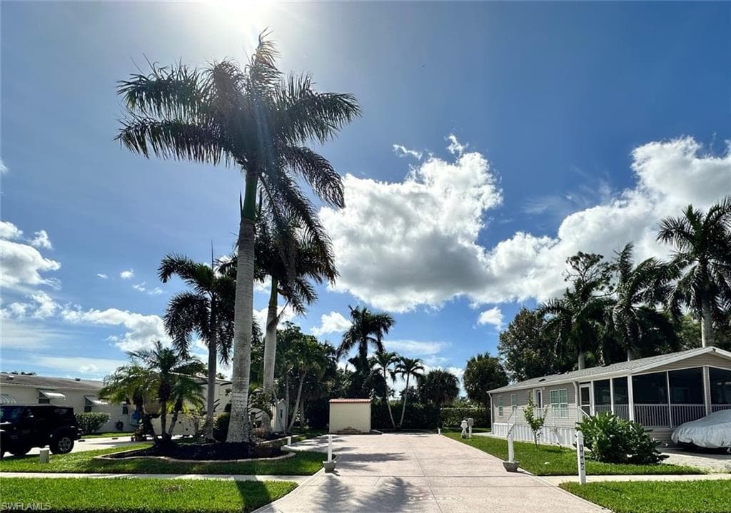 1275 Silver Lakes Blvd, Naples, FL 34114-3