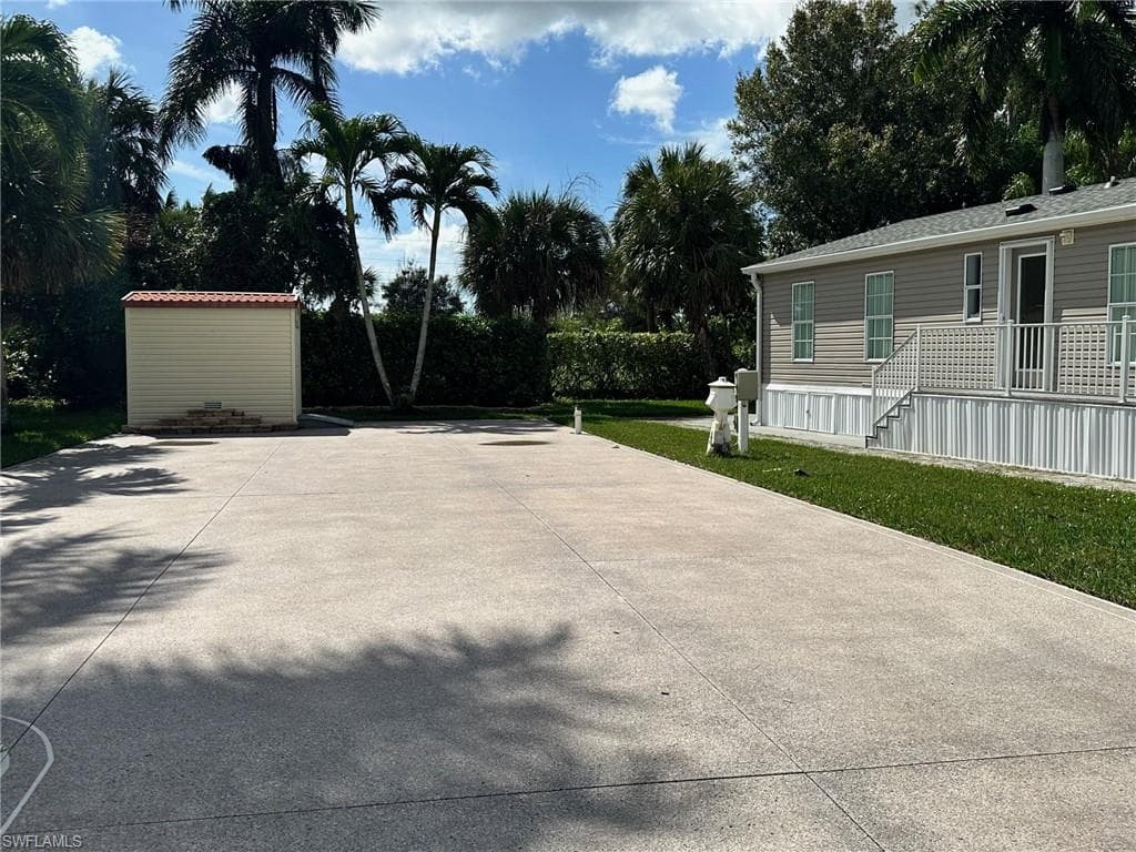 1275 Silver Lakes Blvd, Naples, FL 34114-5