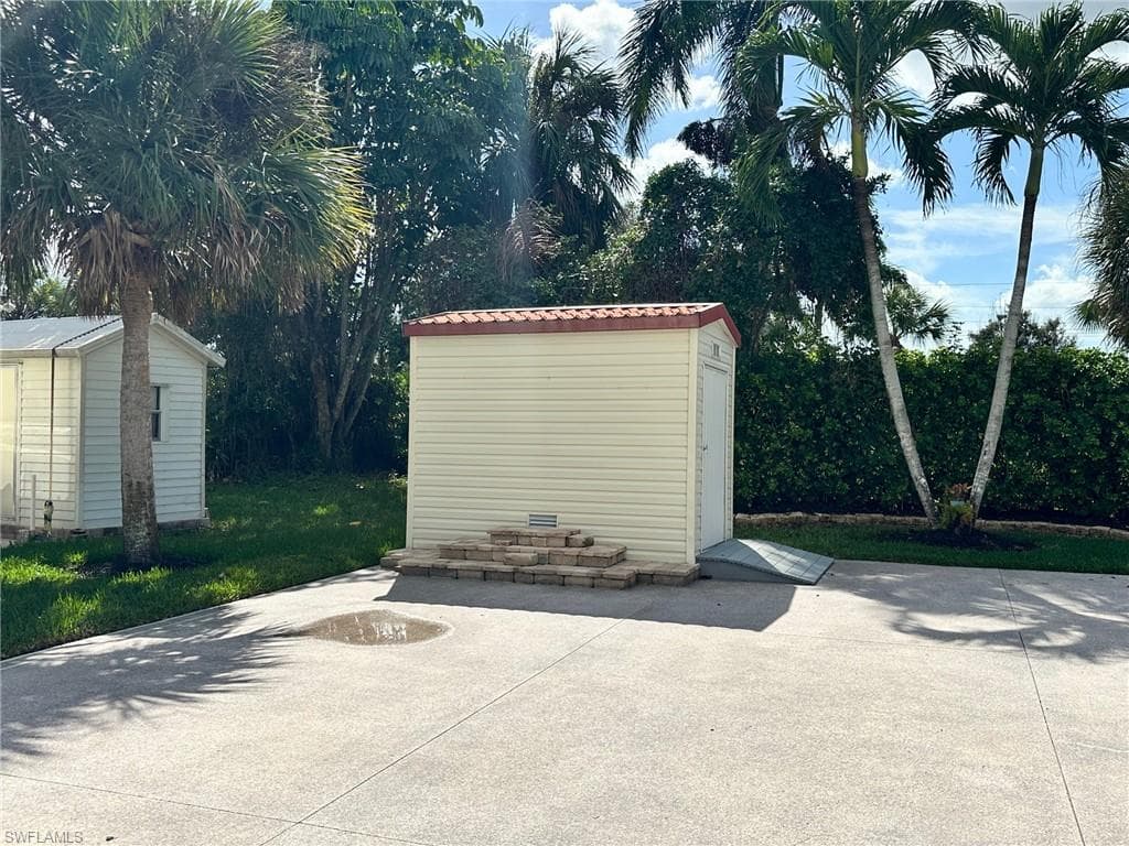 1275 Silver Lakes Blvd, Naples, FL 34114-6
