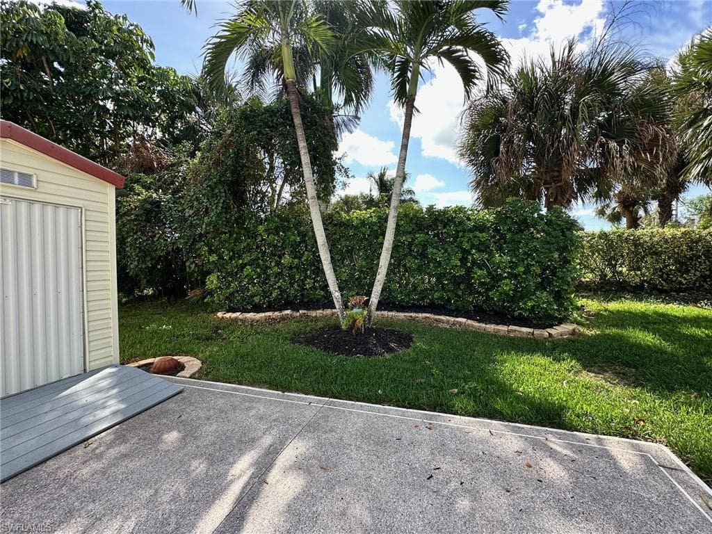 1275 Silver Lakes Blvd, Naples, FL 34114-7