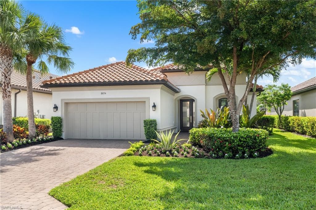 8834 Vaccaro Ct, Naples, FL 34119-4