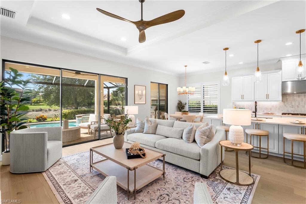 8834 Vaccaro Ct, Naples, FL 34119-8