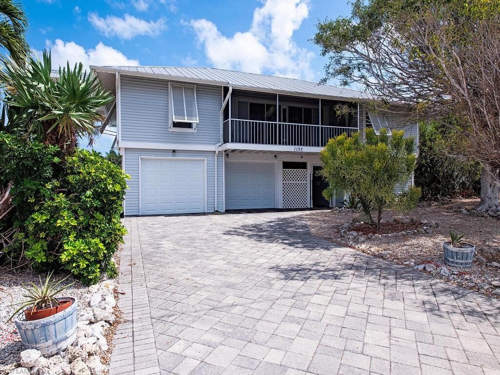 1132 Bond Ct, Marco Island, FL 34145-8