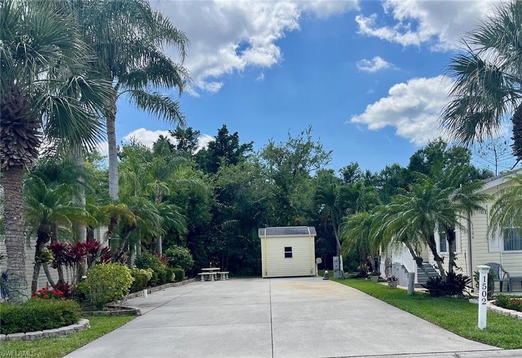 1502 Diamond Lake Cir, Naples, FL 34114-2