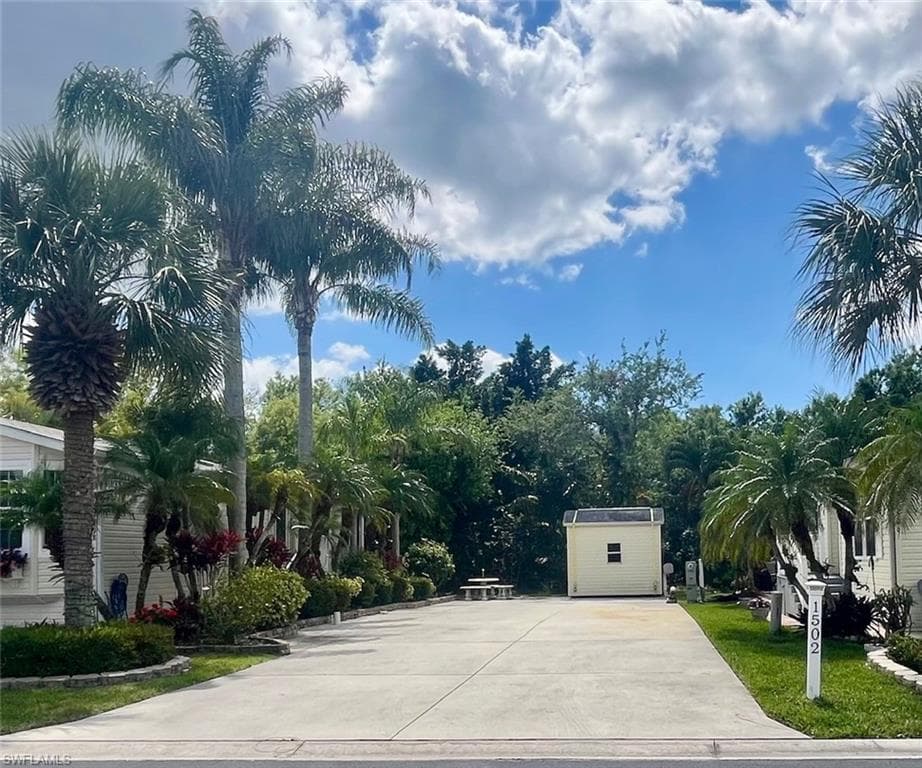 1502 Diamond Lake Cir, Naples, FL 34114-4