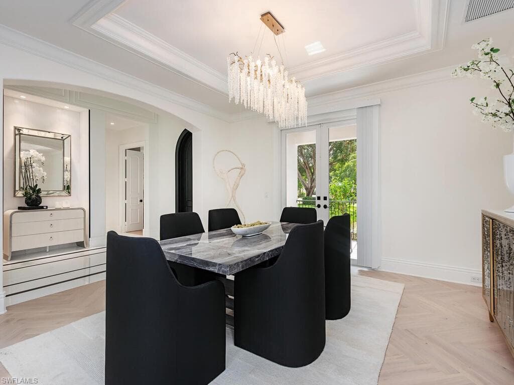 9129 The Ln, Naples, FL 34109-8