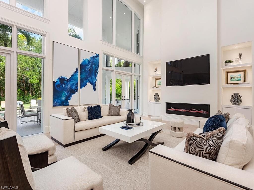 9129 The Ln, Naples, FL 34109-3