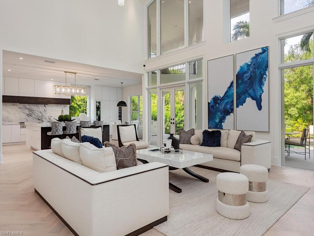 9129 The Ln, Naples, FL 34109-4