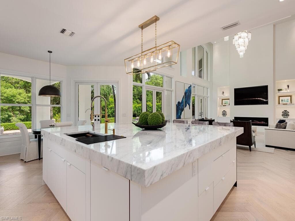 9129 The Ln, Naples, FL 34109-5