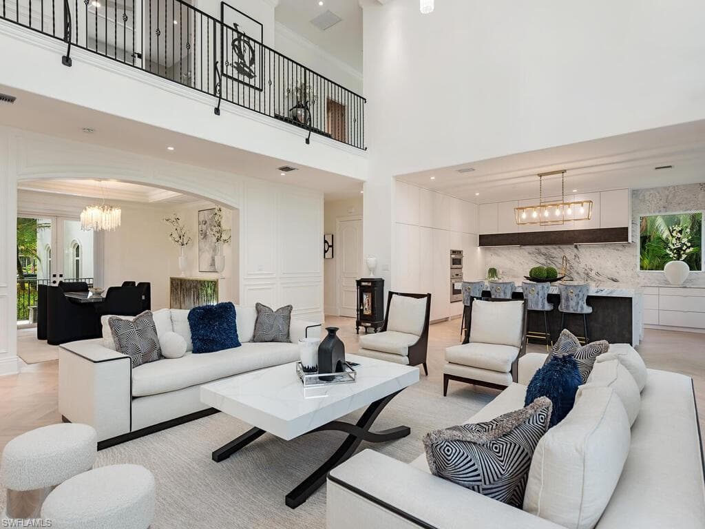 9129 The Ln, Naples, FL 34109-6