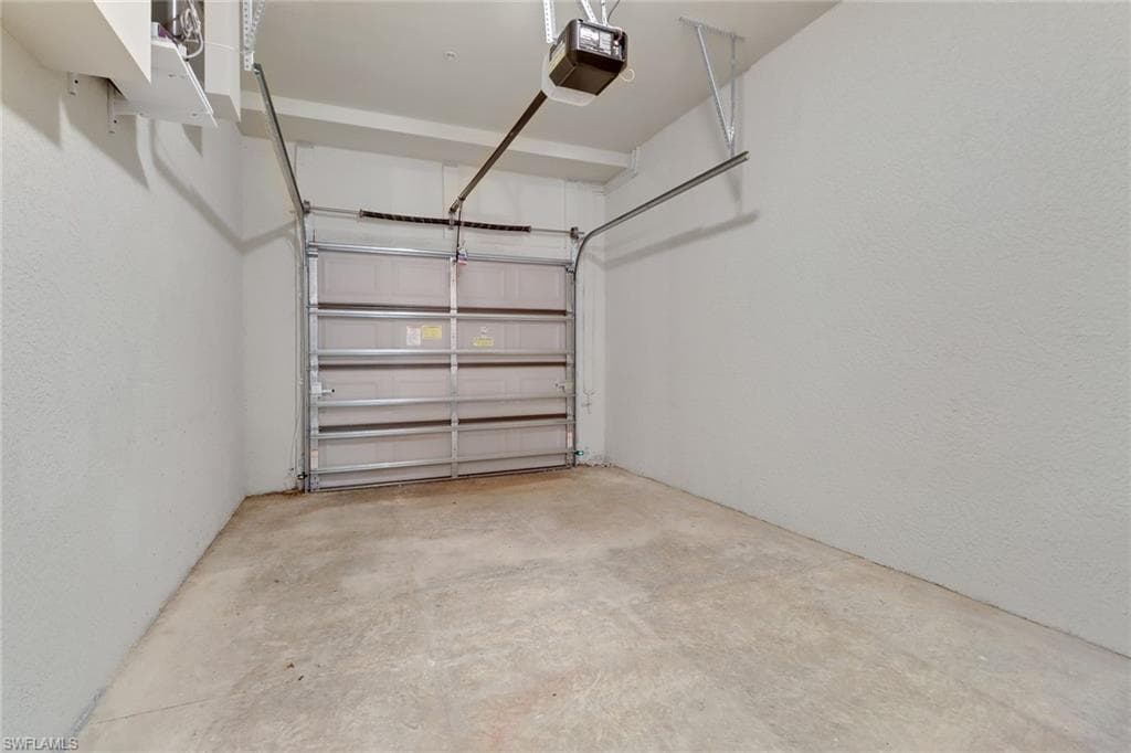 6526 Monterey Pt 102, Naples, FL 34105-24