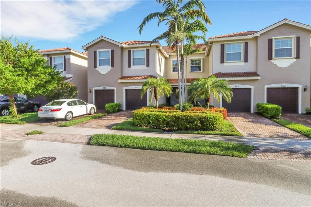 6526 Monterey Pt 102, Naples, FL 34105-25