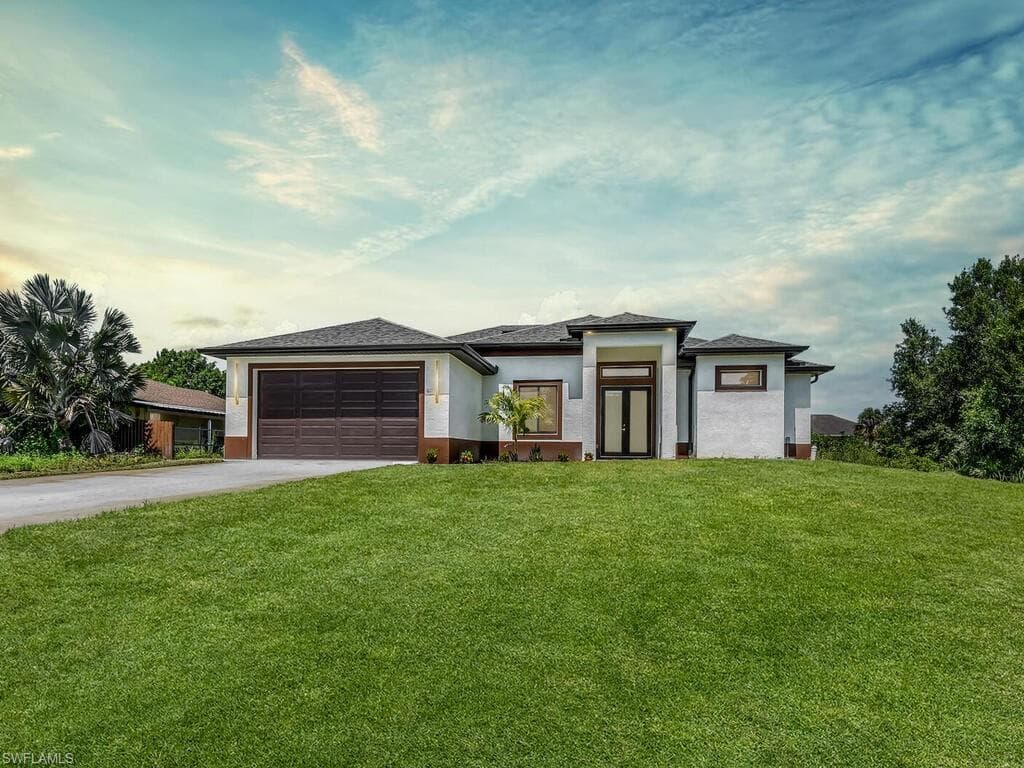 611 Lincoln Ave, Lehigh Acres, FL 33972-5