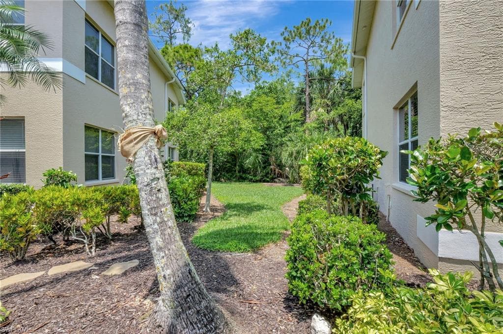 857 Carrick Bend Cir 101, Naples, FL 34110-8
