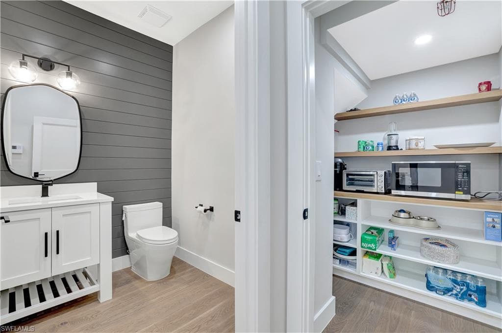 9037 Alturas St 3705, Naples, FL 34113-9