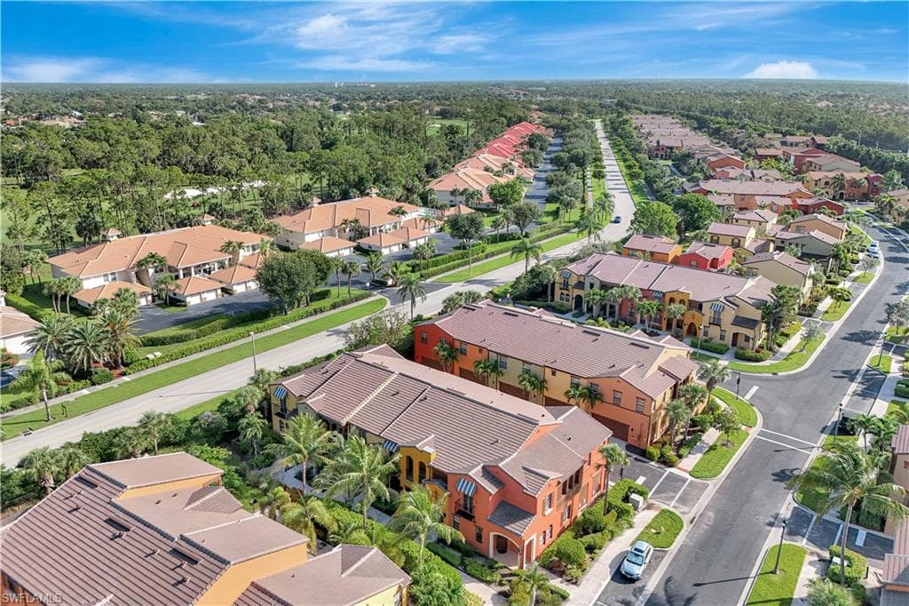 9037 Alturas St 3705, Naples, FL 34113-3