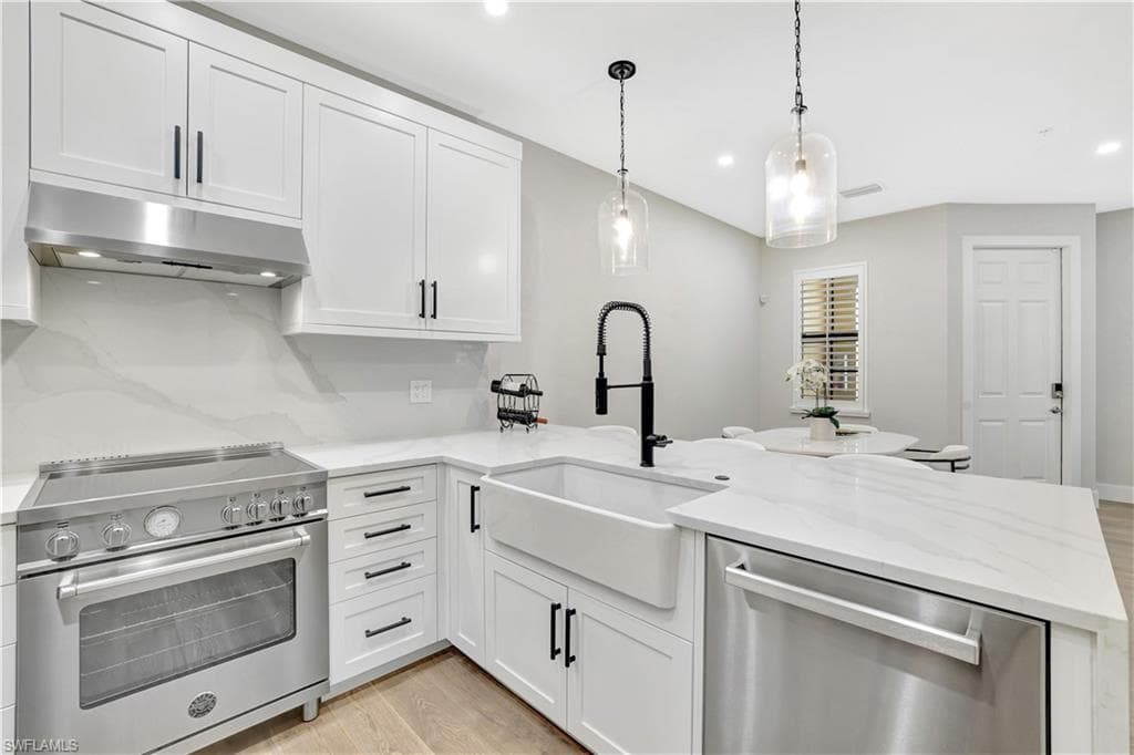 9037 Alturas St 3705, Naples, FL 34113-6