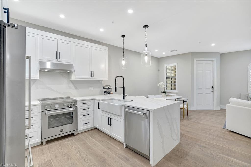 9037 Alturas St 3705, Naples, FL 34113-8
