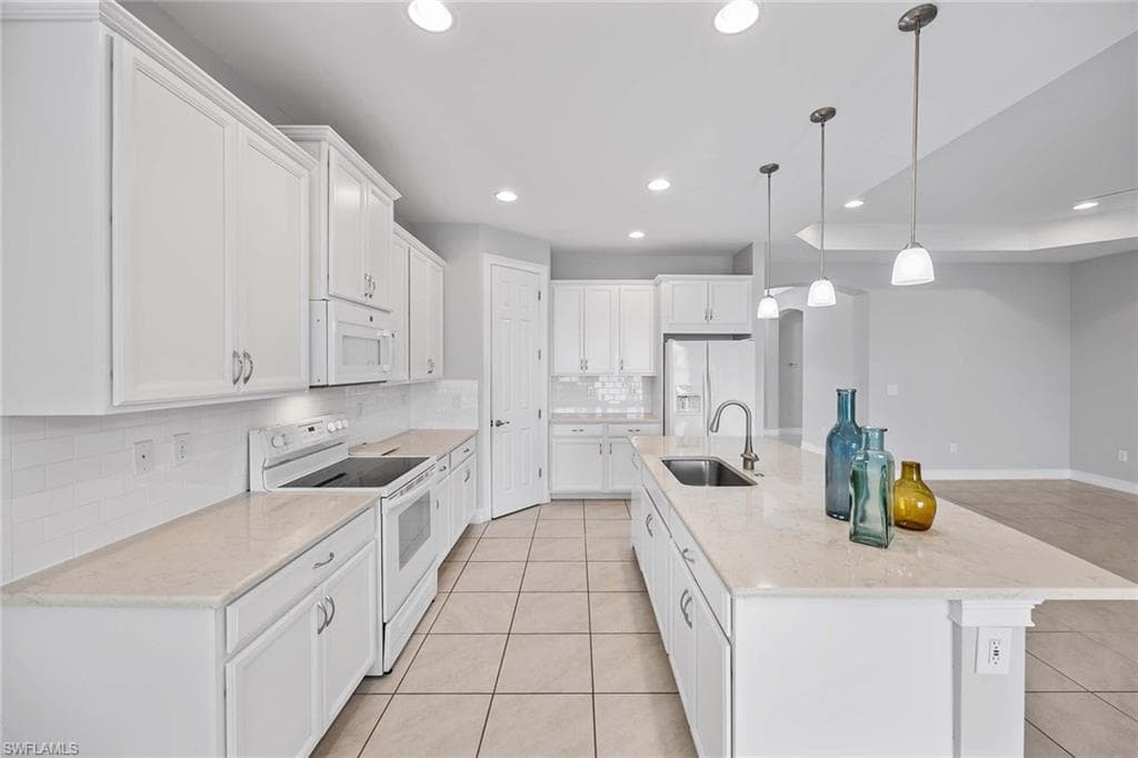 14601 Tropical Dr, Naples, FL 34114-15