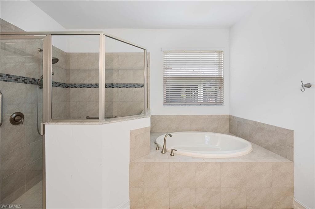 14601 Tropical Dr, Naples, FL 34114-21