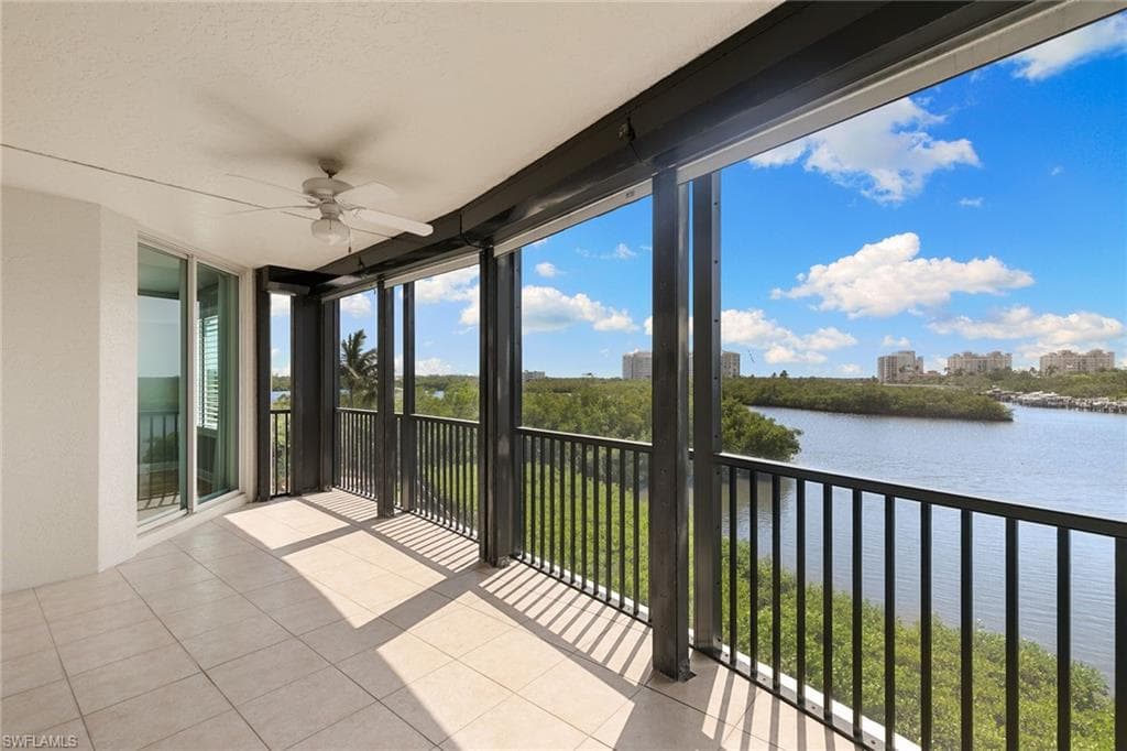 420 Cove Tower Dr 304, Naples, FL 34110-14