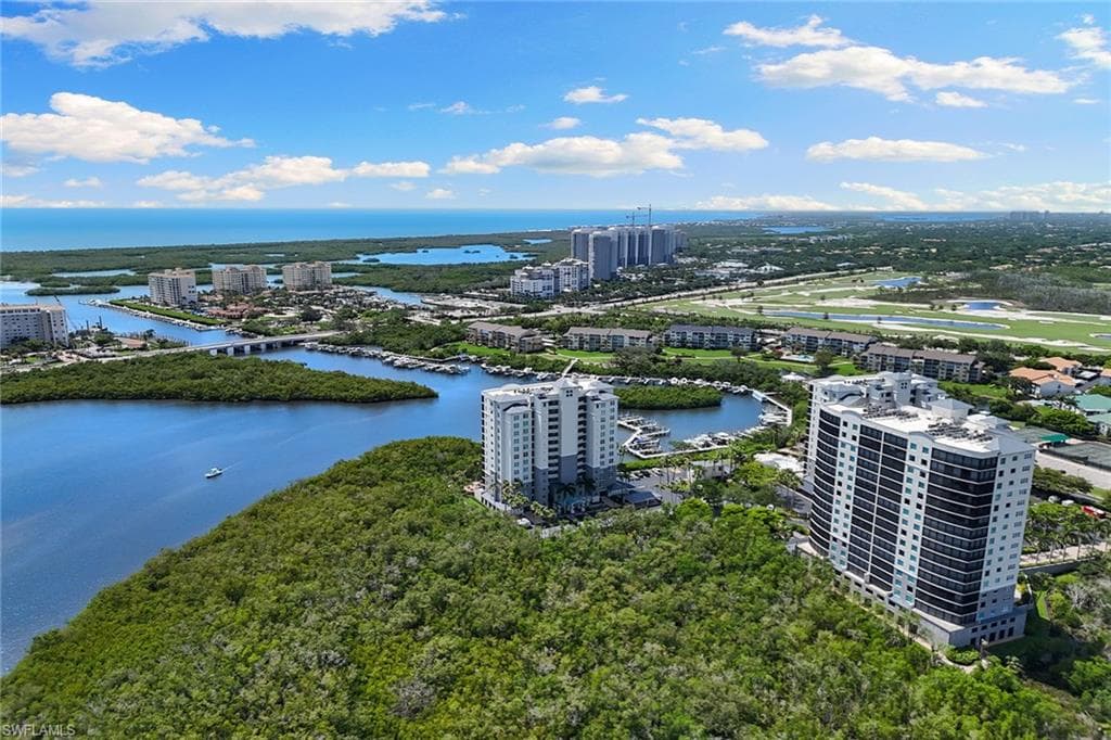 420 Cove Tower Dr 304, Naples, FL 34110-25
