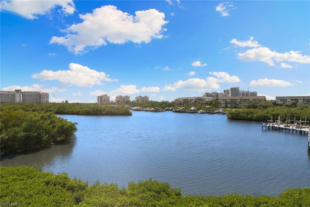 420 Cove Tower Dr 304, Naples, FL 34110-6