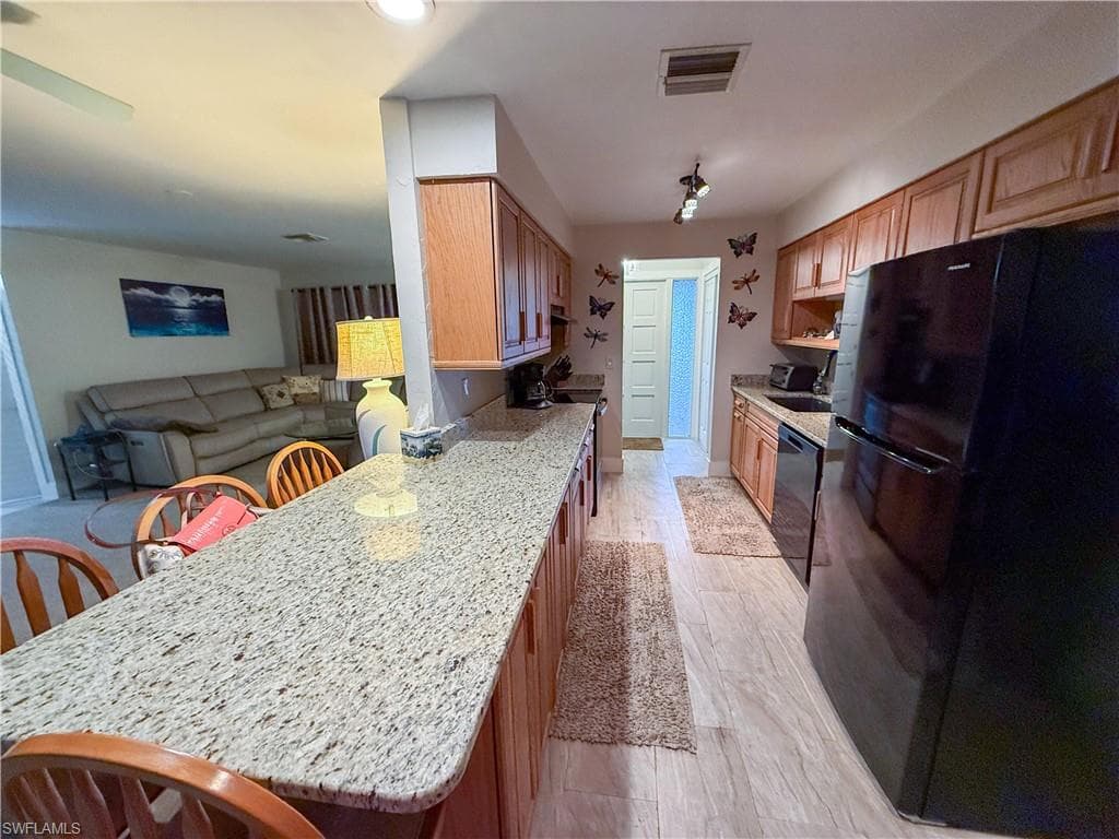 732 Sesame Ct, Cape Coral, FL 33904-14