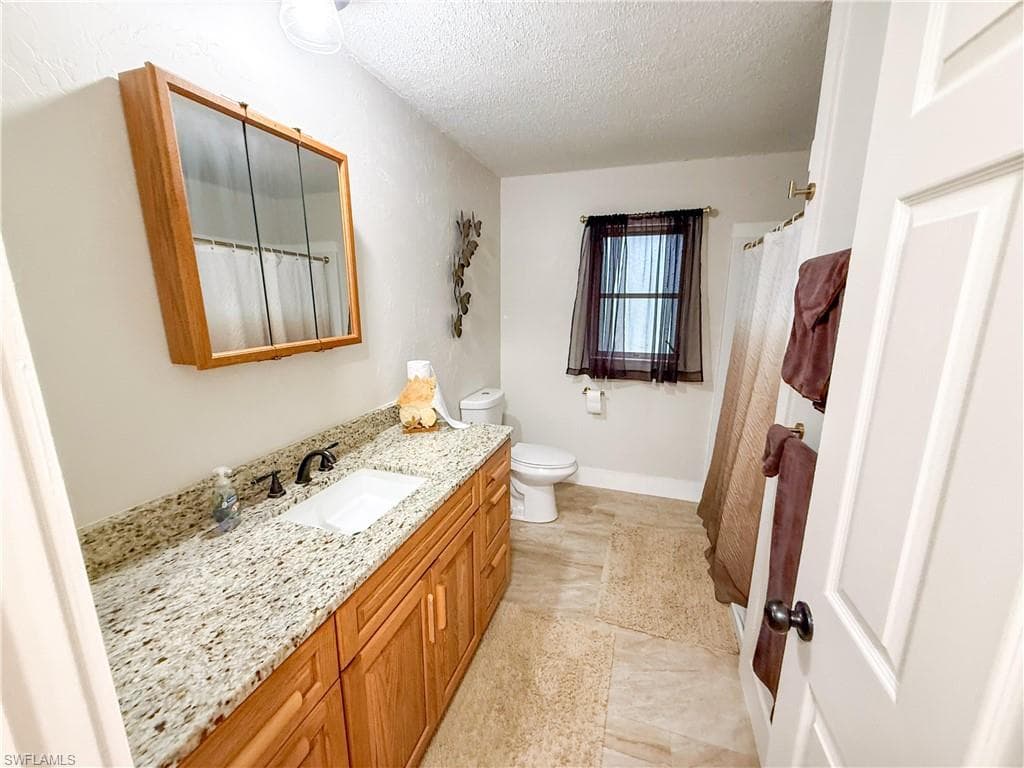 732 Sesame Ct, Cape Coral, FL 33904-18