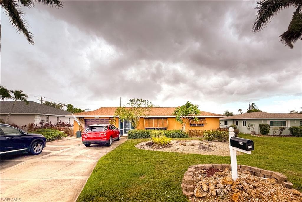 732 Sesame Ct, Cape Coral, FL 33904-2