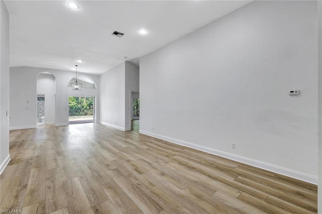 7052 Timberland Cir, Naples, FL 34109-8