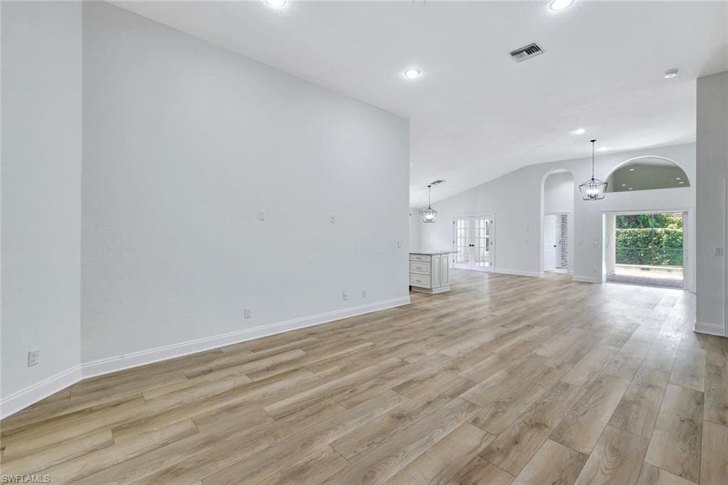 7052 Timberland Cir, Naples, FL 34109-9