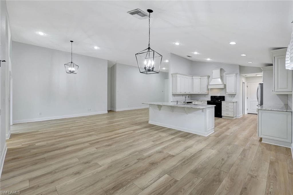 7052 Timberland Cir, Naples, FL 34109-11