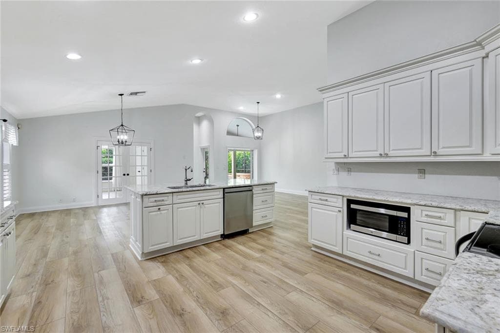 7052 Timberland Cir, Naples, FL 34109-12