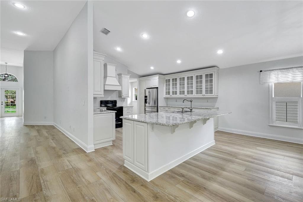 7052 Timberland Cir, Naples, FL 34109-13