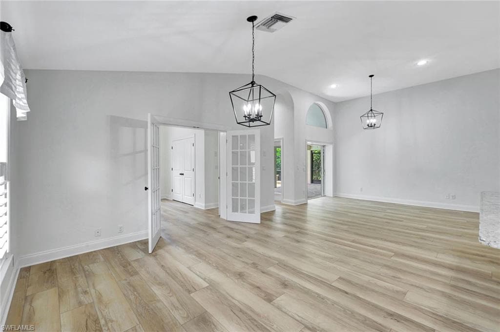 7052 Timberland Cir, Naples, FL 34109-16