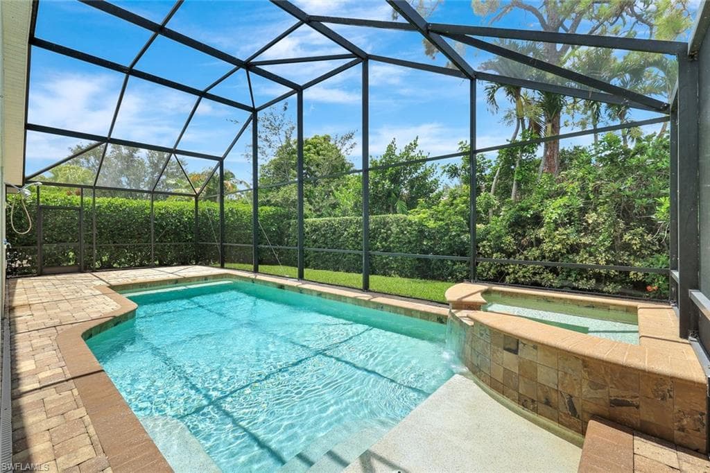 7052 Timberland Cir, Naples, FL 34109-2