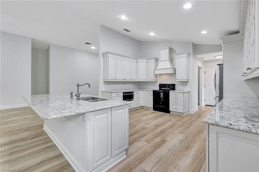 7052 Timberland Cir, Naples, FL 34109-4