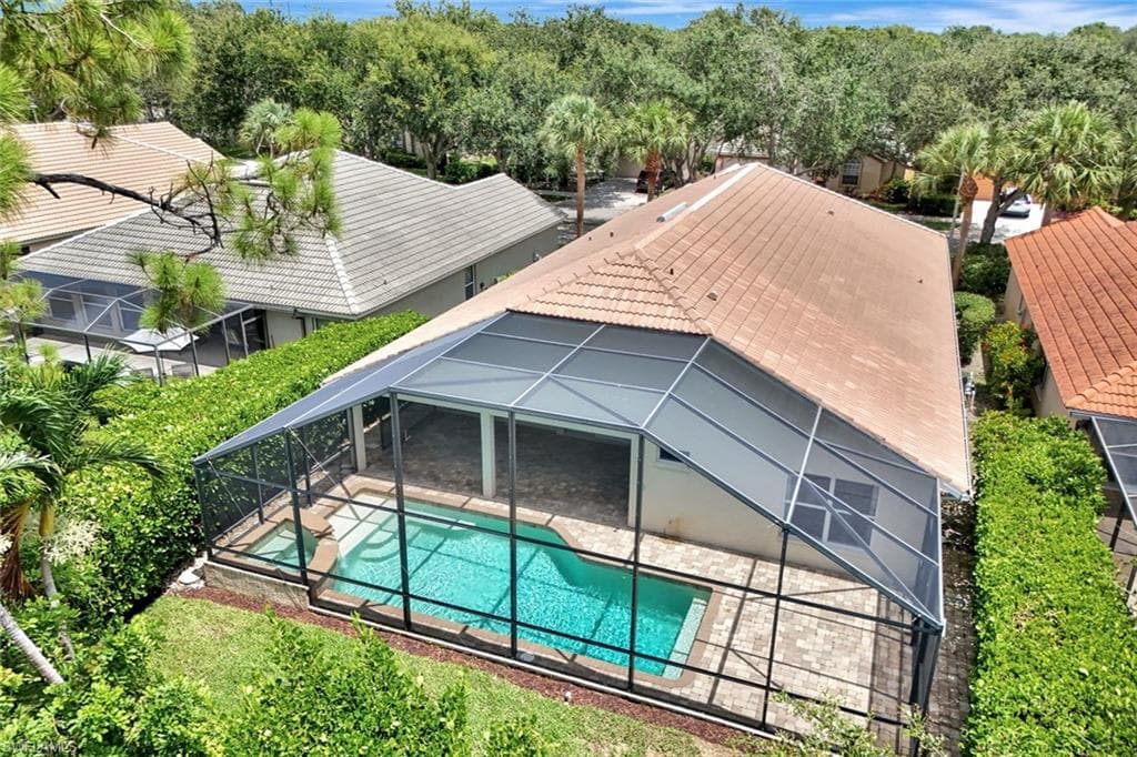 7052 Timberland Cir, Naples, FL 34109-5