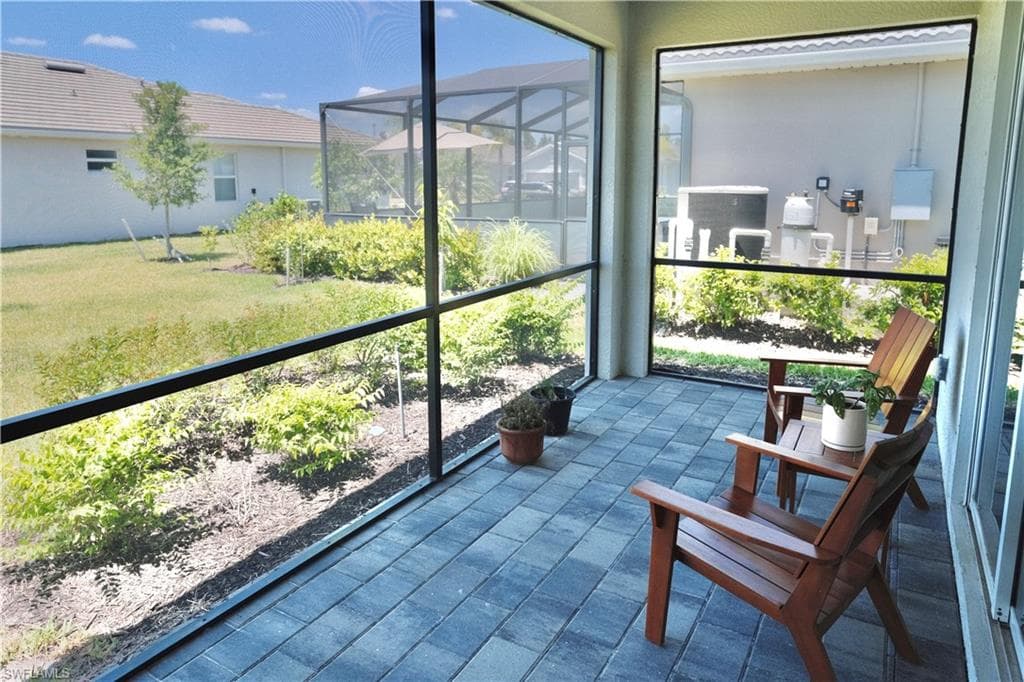 2445 Orchard St, Naples, FL 34120-8