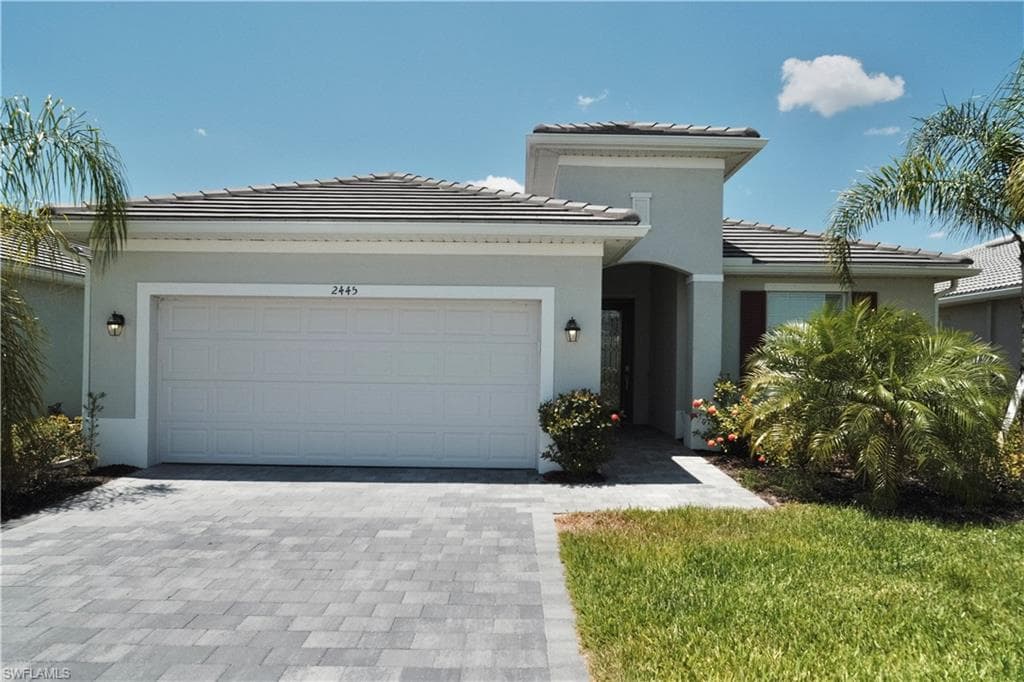 2445 Orchard St, Naples, FL 34120-1