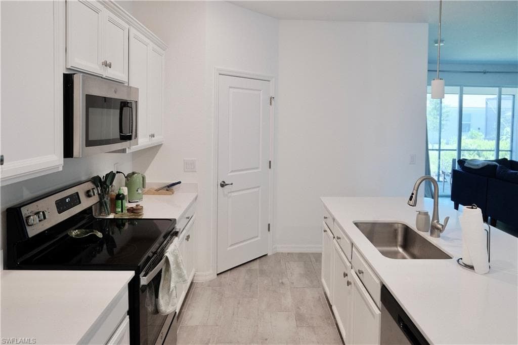2445 Orchard St, Naples, FL 34120-3