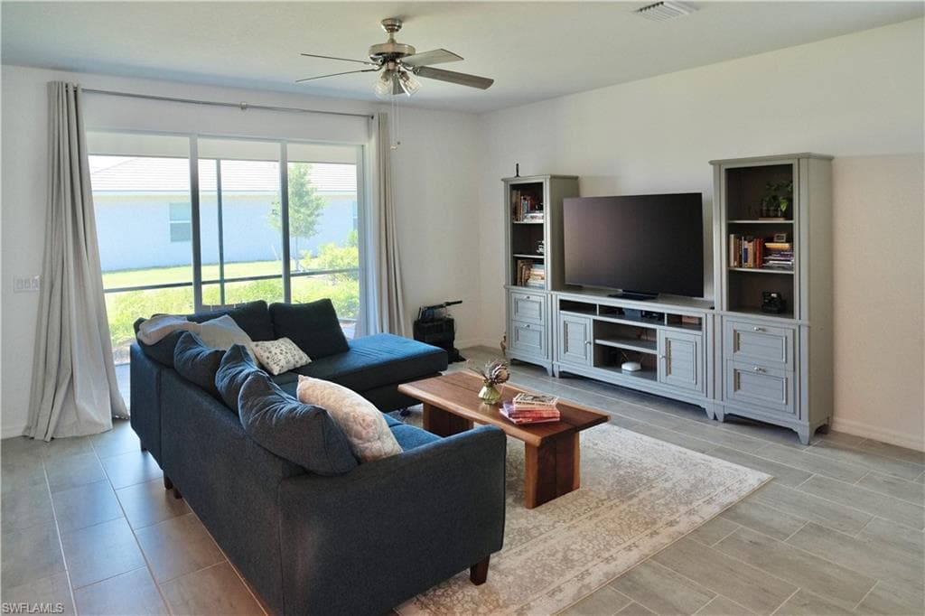 2445 Orchard St, Naples, FL 34120-4