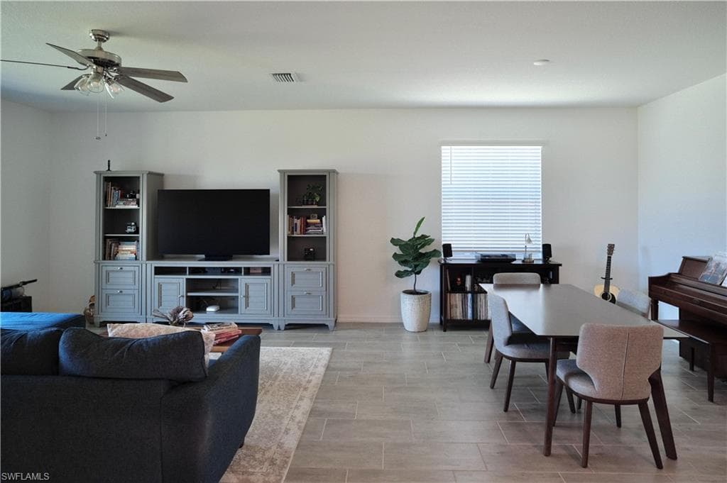 2445 Orchard St, Naples, FL 34120-5