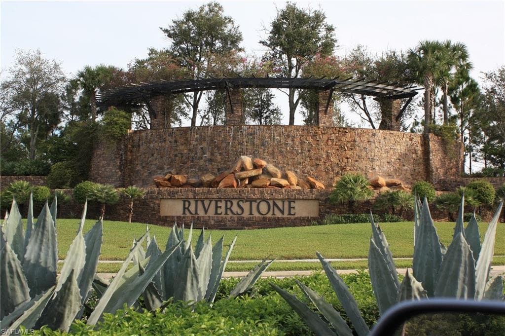 3876 Gibralter Dr, Naples, FL 34119-37