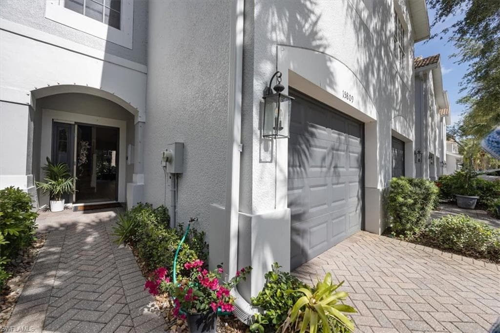 15809 Marcello Cir, Naples, FL 34110-4