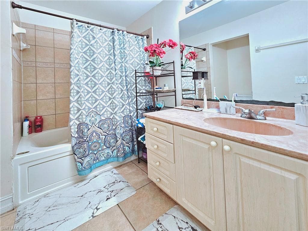 2640 4th Ave NE, Naples, FL 34120-18
