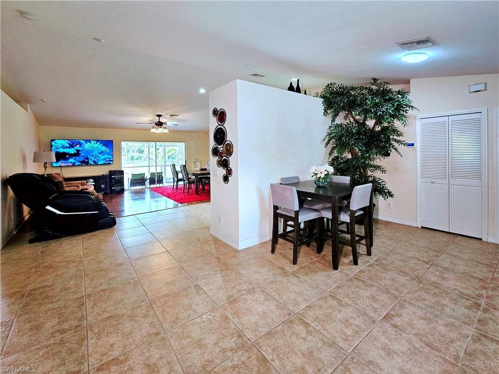 2640 4th Ave NE, Naples, FL 34120-5